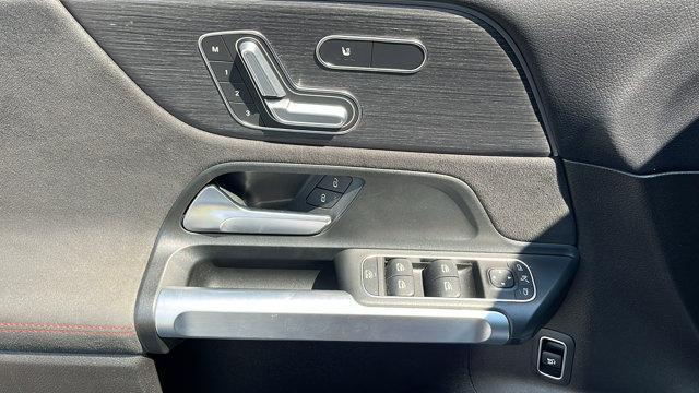 used 2020 Mercedes-Benz GLB 250 car, priced at $22,925