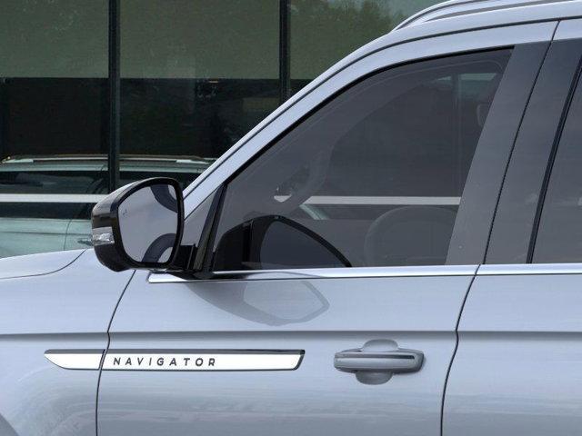 new 2025 Lincoln Navigator car, priced at $104,705