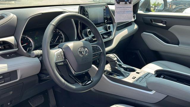 used 2021 Toyota Highlander car, priced at $35,914