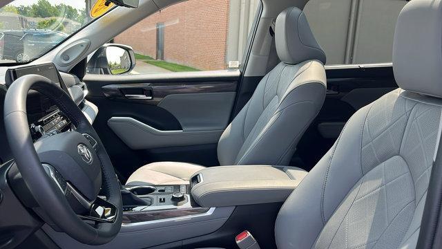 used 2020 Toyota Highlander car, priced at $36,705