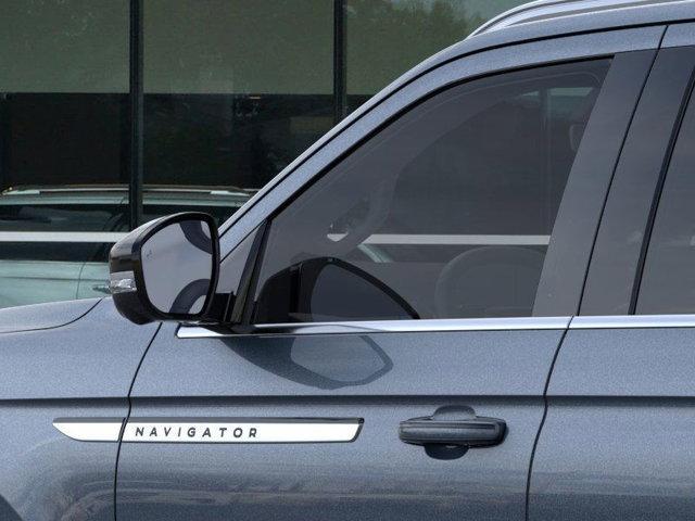 new 2025 Lincoln Navigator car, priced at $104,275