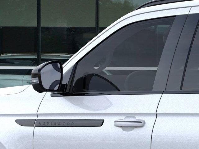 new 2025 Lincoln Navigator car, priced at $107,925