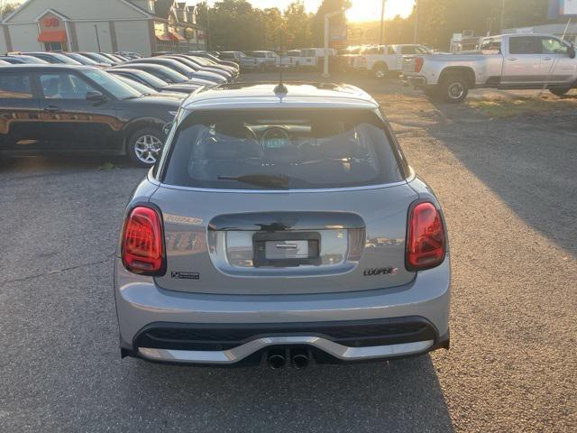 used 2022 MINI Hardtop car, priced at $22,333