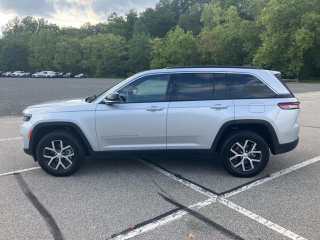 used 2024 Jeep Grand Cherokee car, priced at $27,179