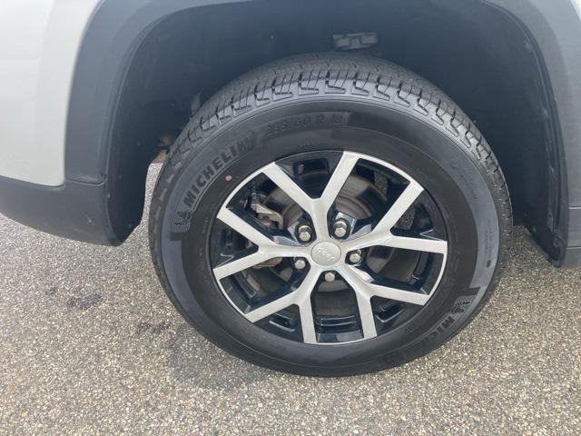 used 2024 Jeep Grand Cherokee car, priced at $27,179