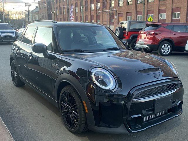 used 2022 MINI Hardtop car, priced at $22,999