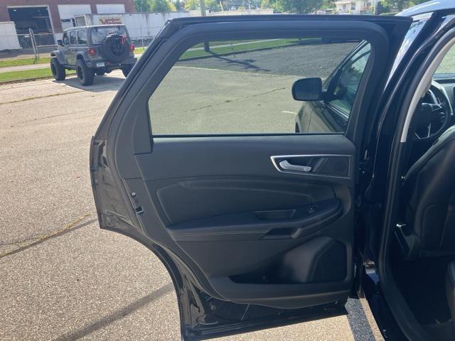 used 2024 Ford Edge car, priced at $25,399