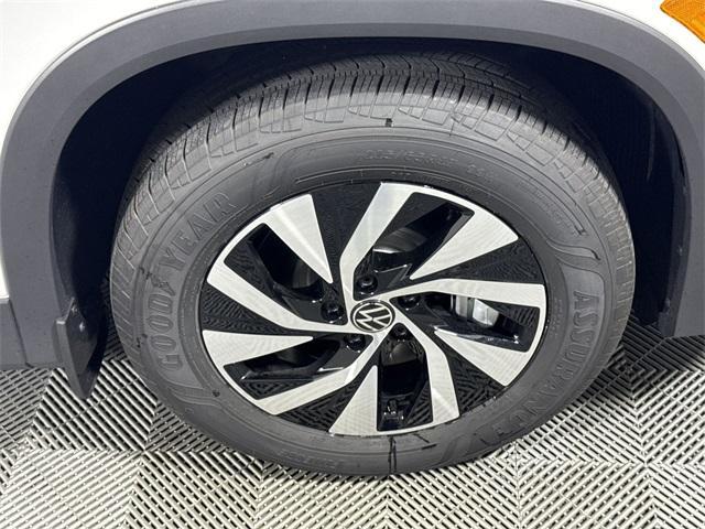 new 2025 Volkswagen Tiguan car, priced at $32,076