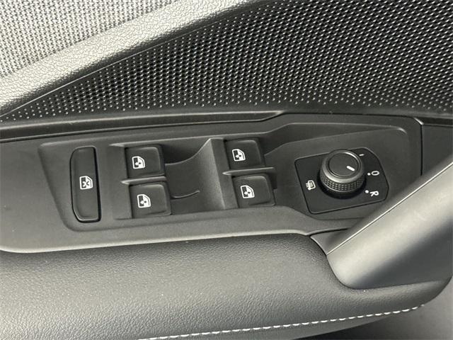 new 2025 Volkswagen Tiguan car, priced at $32,076