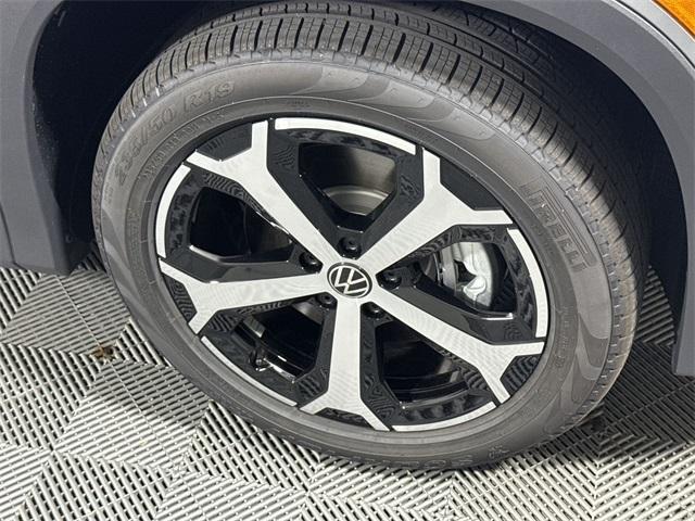 new 2025 Volkswagen Tiguan car, priced at $35,521