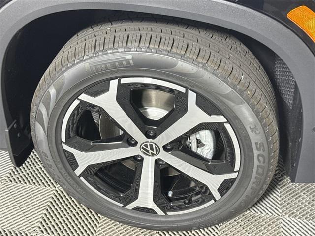 new 2025 Volkswagen Tiguan car, priced at $34,321