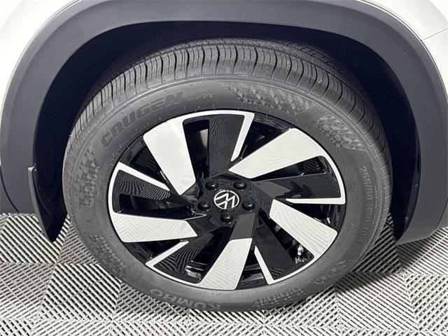 new 2026 Volkswagen Atlas Cross Sport car, priced at $51,249