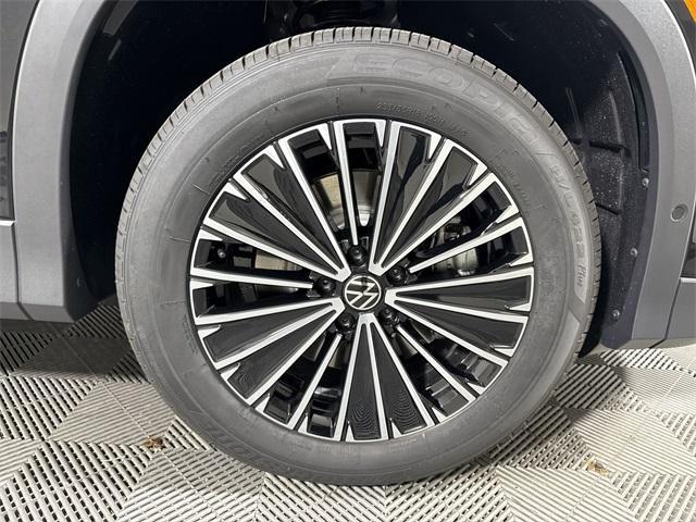 new 2025 Volkswagen Tiguan car, priced at $31,882