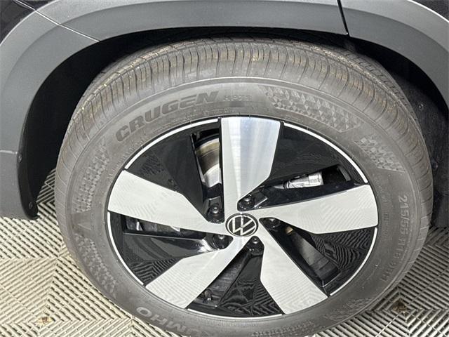 new 2025 Volkswagen Taos car, priced at $27,890