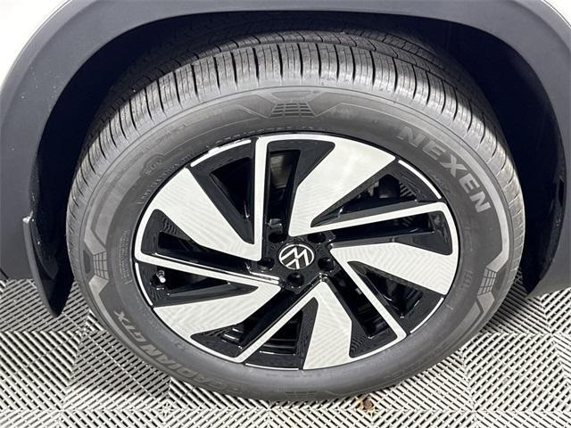 new 2025 Volkswagen Atlas car, priced at $46,911