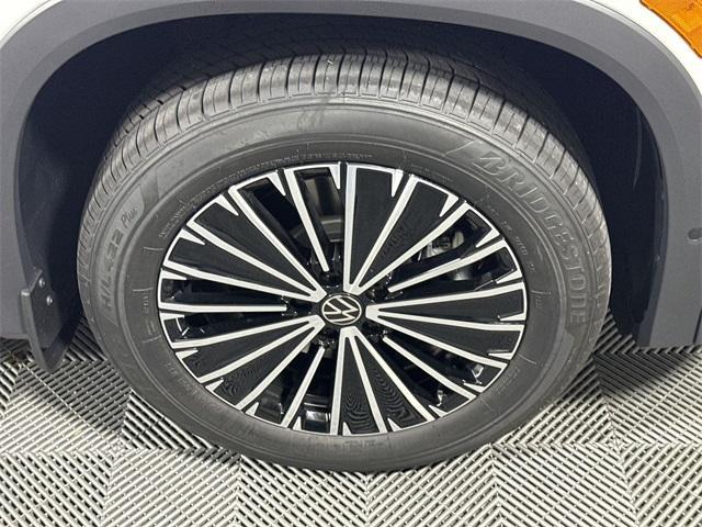new 2025 Volkswagen Tiguan car, priced at $32,376