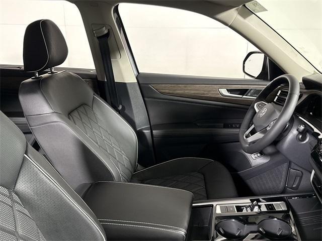 new 2025 Volkswagen Atlas car, priced at $53,691