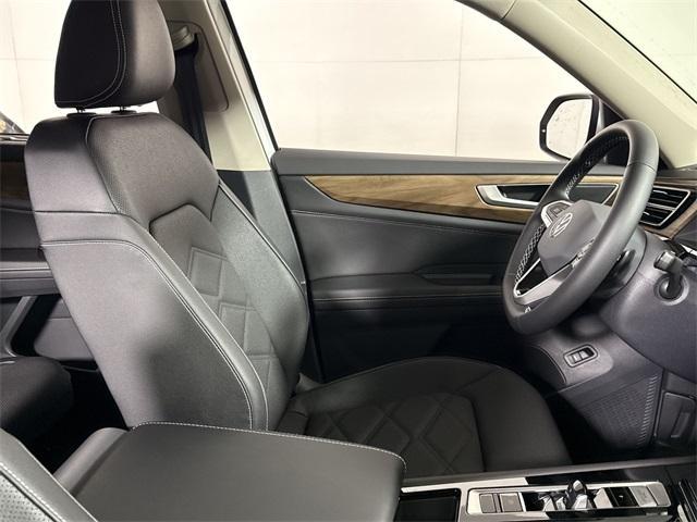 new 2025 Volkswagen Atlas car, priced at $45,682