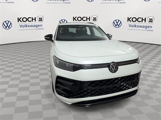 new 2025 Volkswagen Tiguan car, priced at $39,202