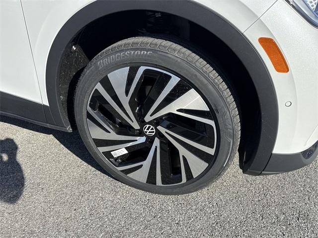 new 2025 Volkswagen ID.4 car, priced at $54,916