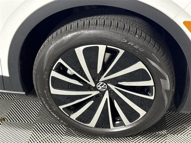 new 2025 Volkswagen ID.4 car, priced at $46,271