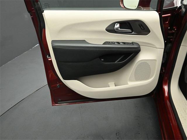 used 2022 Chrysler Pacifica Hybrid car, priced at $29,495