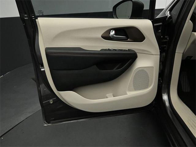 used 2017 Chrysler Pacifica car, priced at $13,795