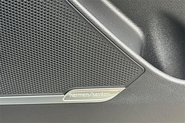 new 2025 Kia Sportage Plug-In Hybrid car, priced at $46,110