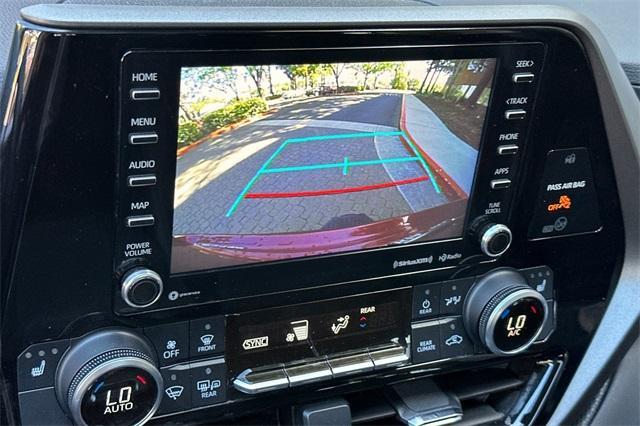 used 2021 Toyota Highlander car, priced at $35,156