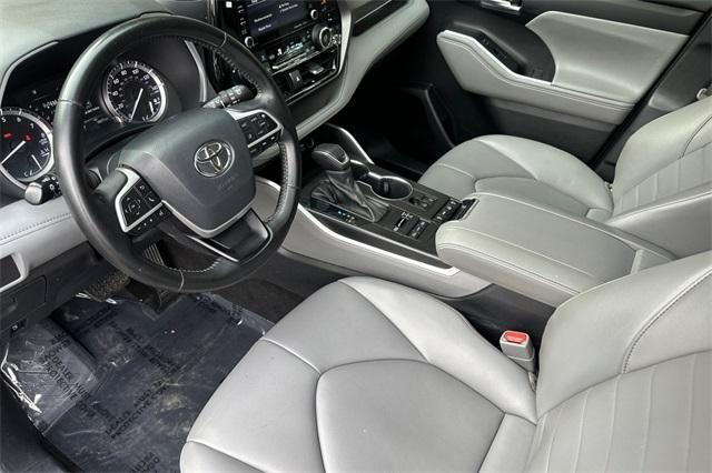 used 2022 Toyota Highlander car, priced at $30,605
