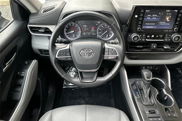 used 2022 Toyota Highlander car, priced at $30,605