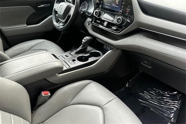 used 2022 Toyota Highlander car, priced at $30,605