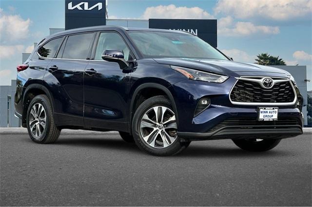 used 2022 Toyota Highlander car, priced at $30,605