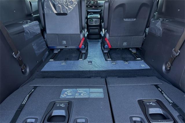 new 2025 Kia Carnival car, priced at $55,330