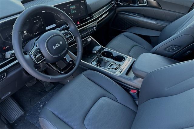 new 2025 Kia Carnival car, priced at $55,330