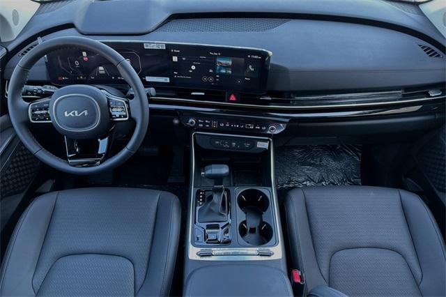 new 2025 Kia Carnival car, priced at $55,330
