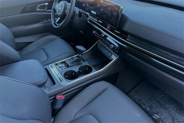 new 2025 Kia Carnival car, priced at $55,330