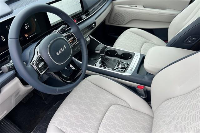 new 2025 Kia Carnival car, priced at $43,195