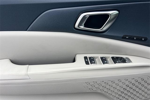 new 2025 Kia Carnival car, priced at $43,195