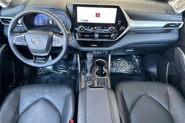 used 2024 Toyota Highlander car, priced at $47,434