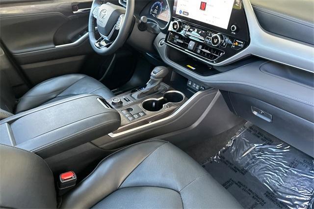 used 2024 Toyota Highlander car, priced at $47,434