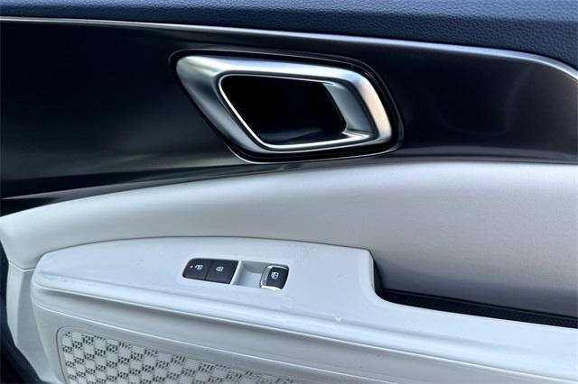 new 2025 Kia Carnival Hybrid car, priced at $51,095