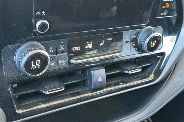 used 2023 Toyota Highlander car, priced at $31,412