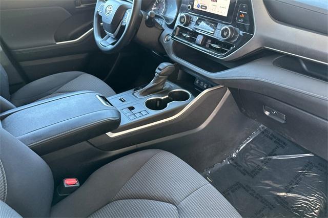 used 2023 Toyota Highlander car, priced at $31,412