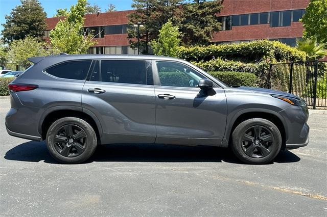 used 2023 Toyota Highlander car, priced at $31,412