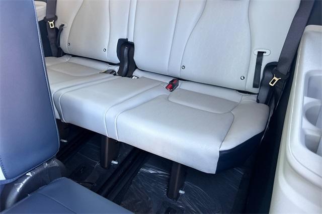 new 2026 Kia Carnival Hybrid car, priced at $45,385