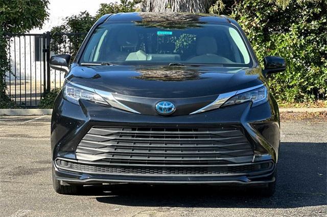 used 2023 Toyota Sienna car, priced at $39,289