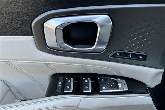 used 2023 Kia Sorento Hybrid car, priced at $33,210