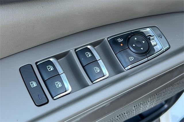 new 2025 Kia Carnival Hybrid car, priced at $51,645
