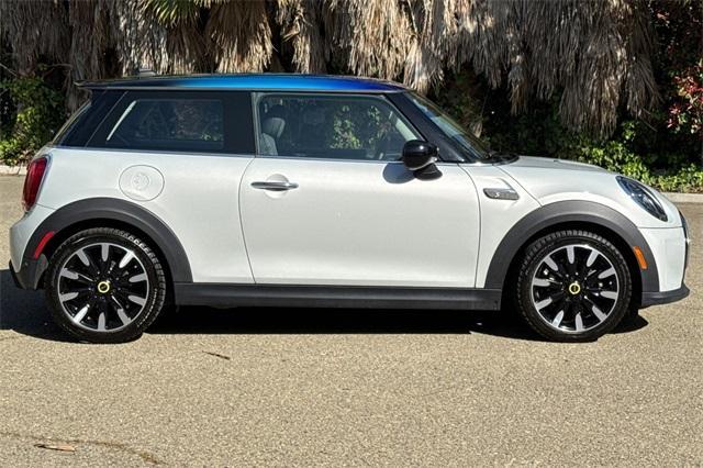 used 2023 MINI SE Hardtop car, priced at $22,000